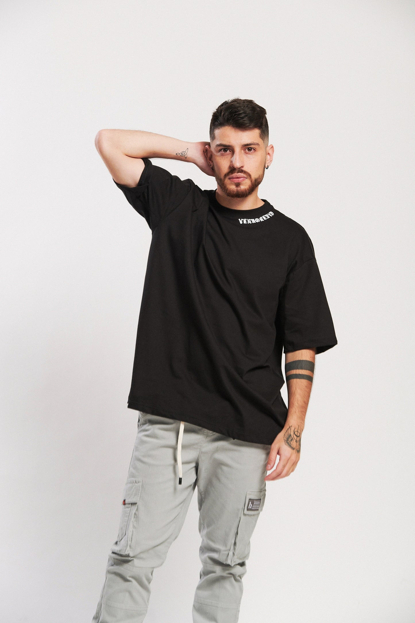 CAMISETA OVERSIZED NEGRA CUELLO RIB CALIFORNIA